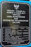 UNDANG-UNDANG RI NOMOR 2 TAHUN 2017 TENTANG JASA KONSTRUKSI DAN PETUNJUK PELAKSANAAN LELANG. DILENGKAPI DENGAN PP TENTANG JASA KONSTRUKSI. TUNJANGAN JABATAN FUNGDIONALPENGELOLAPENGADAAN BARANG/JASA. PENGEMBANGAN DAN PEMBINAAN KOMPETENSI PEJABAT FUNGSIONAL PENGELOLA PENGADAAN BARANG/JASA. PETUNJUK TEKNIS PELAKSANAAN PEMBINAAN JABATAN FUNGSIONAL LELANG. KERJASAMA PEMERINTAH DENGAN BADAN USAHA DALAM PENYEDIAAN INFA STRUKTUR