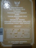 PERMENDAGRI NO. 52 TAHUN 2015 TENTANG PEDOMAN PENYUSUNAN APBD TAHUN ANGGARAN 2016 DAN PETUNJUK TEKNIS JABATAN FUNGSIONAL ANALISIS KEUANGAN PUSAT DAN DAERAH DILENGKAPI : PERATURAN MENTERI PENDAYAGUNAAN APARATUR NEGARA DAN REFORMASI BIROKRASI REPUBLIK INDONESIA NOMOR 6 TAHUN 2015 TENTANG PEDOMAN PEMBATASAN PERTEMUAN/ RAPAT DI LUAR KANTOR DALAM RANGKA PENINGKATAN EFISIENSI KERJA APARATUR